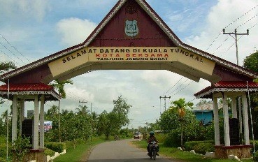 Illustrasi gerbang Kota Kuala Tungkal