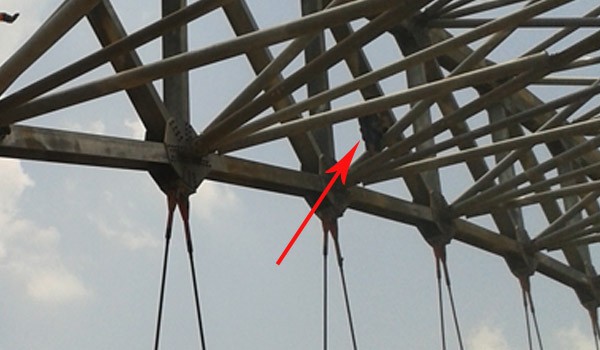 <b>Foto:</b> Tampak Seorang yang di Duga Stress Ingin Bunuh Diri