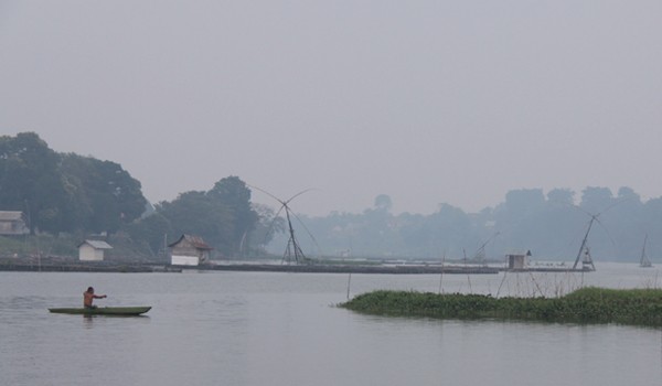 Kota Jambi masih terlihat berkabut tadi sore (26/9). F/M KHAIDIR/JAMBIUPDATE