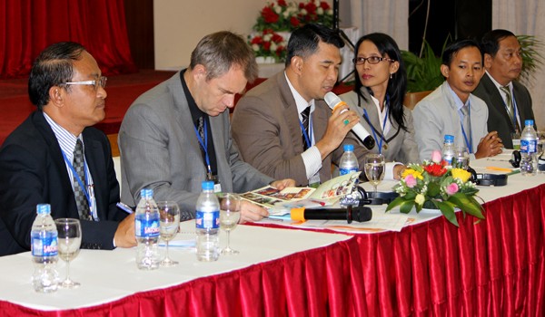 Walikota Jambi SY Fasha sebagai salah satu narasumber tentang pengelolaan persampahan bersama beberapa walikota dari Cambodia