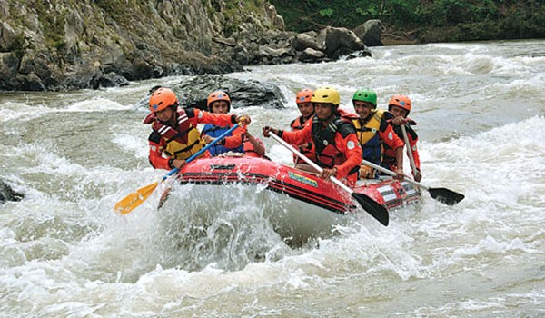 Arung jeram di kawasan Geopark Merangin