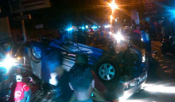 <b>Foto:</b> Mobil Xenia yang Menbrak Johari Sandi