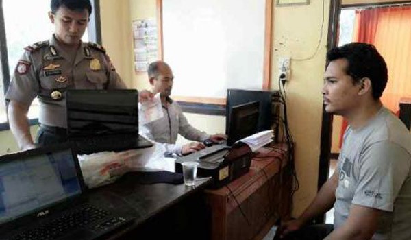 <b>Foto:</b> Pembuat Uang Palsu