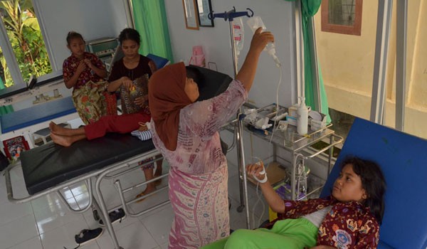 <b>Foto:</b> Siswi SDN 127/IV Seberang Kota Jambi yang Dirawat Dirumah Sakit 