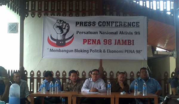 Persatuan Nasional Aktivis 98 menggelar press confrerence menyampaikan penolakan terhadap pelaksanaan Pilkada melalui dewan