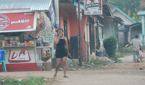 Payosigadung terlihat lengang pada siang hari. Hari ini (13/11) lokalisasi ini akan ditutup oleh Pemkot Jambi