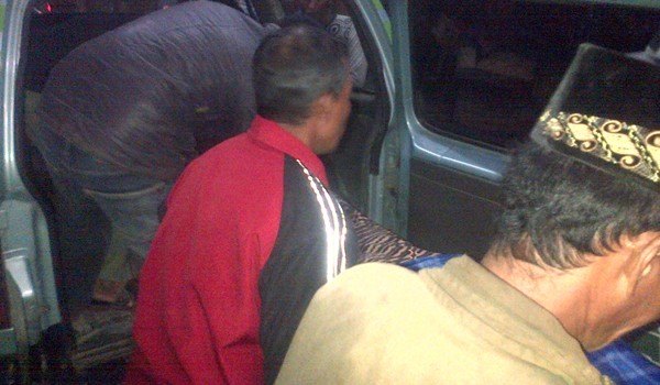 <b>Foto:</b> Jenazah korban saat dibawa kerumah duka