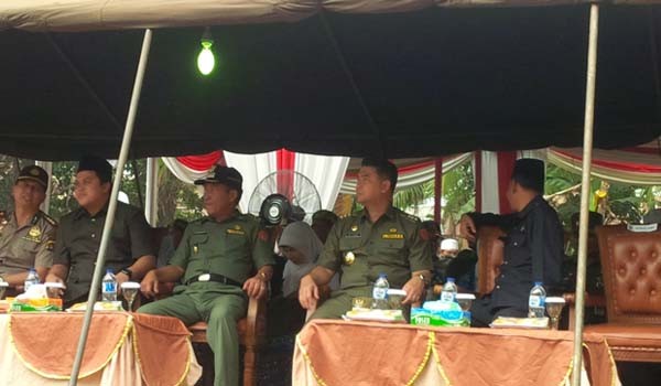 Walikota Jambi Syah Fasha dan rombongan, dilokasi penutupan pucuk