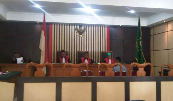 Pembacaan Dakwaan Hadi Santoso dan Joko Hadi Kusomo di gedung Pengadilan Tipikor Jambi