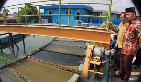 <b>Foto:</b> Wali Kota Jambi Syah Fasha saat meninjau PDAM Tirta Mayang beberapa waktu lalu
