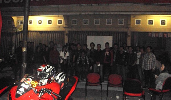 Segenap anggota Honda Community dalam acara Dealer CafÃ© di NSS   