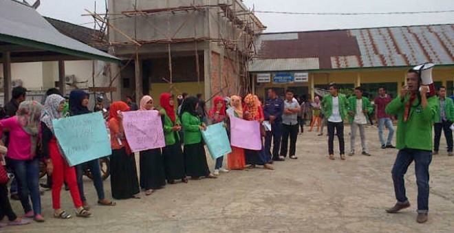 Demo mahasiswa STKIP Merangin menanyakan legalitas kampus