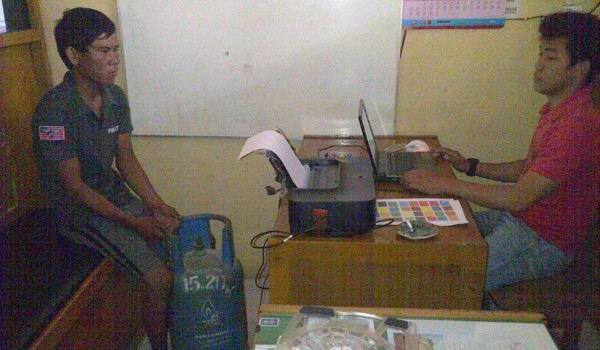 Pelaku pencurian saat di introgasi pihak kepolisian