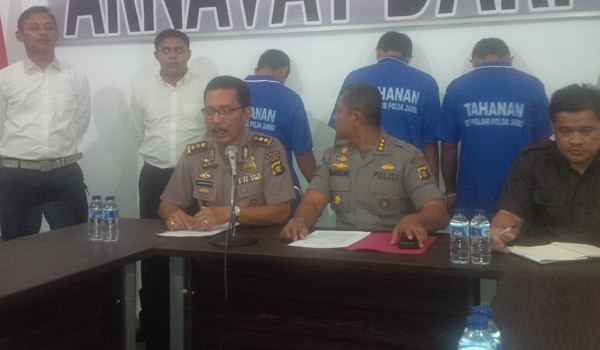 Tiga tersangka penyelundupan 47 keping papan jenis meranti dan balam