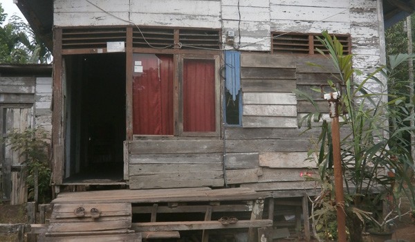 Kondisi rumah dinas guru di Tanjabtim tidak terawat