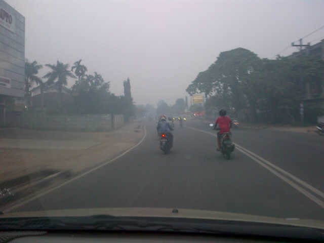 Kabut asap yang kembali menyelimuti Kota Jambi