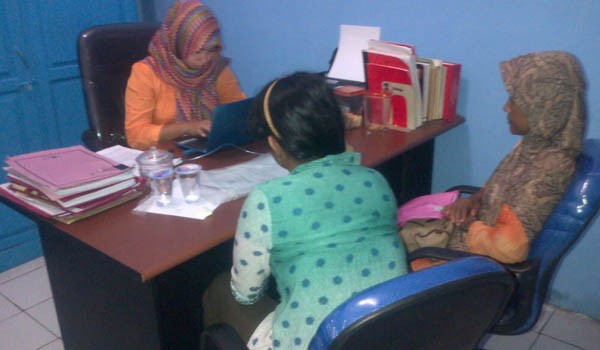 Korban pemerkosaan yang dilakukan bapak kandungnya sendiri, saat melaporkan perbuatan bapak nya ke pihak yang berwajib