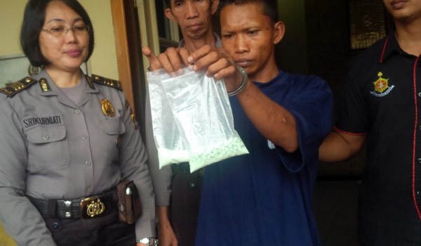 <b>Foto:</b> Pengedaar extacy yang berhsil digagalkan pihak Polresta Jambi