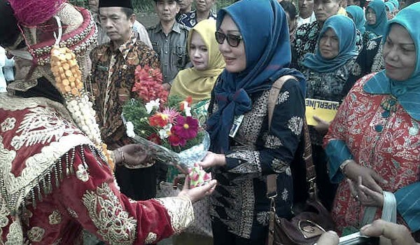 Penyambutan tim penilai dari Provinsi Jambi. F/ADLI FOR JAMBIUPDATE.COM