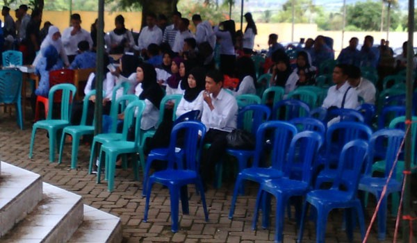 <b> Foto:</b> Peserta menunggu giliran tes