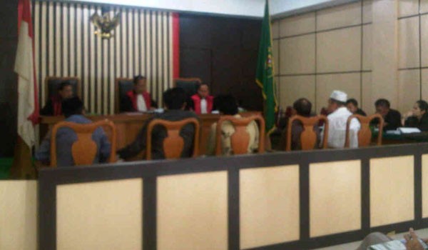 Sidang lanjutan lima mantan anggota Dewan Peerwakilan Rakyat Daerah (DPRD) Kabupaten Kerinci tahun 2008, dengan agenda pemeriksaan terdakwa