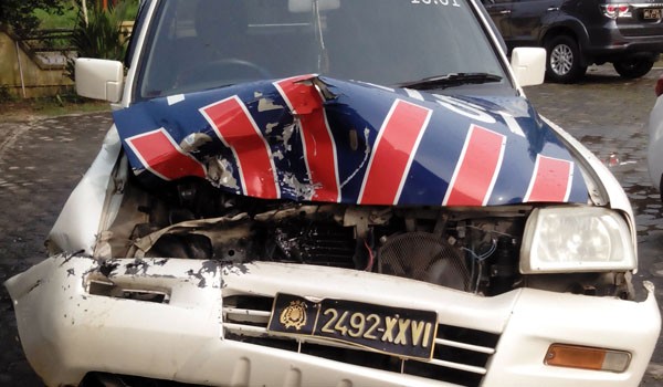 Mobil dinas patroli satlantas polres yang ringsek