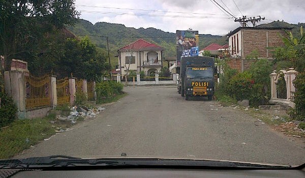   Mobil polisi masih stand by di perbatasan Tanjung Pauh Mudik-Kumun. F/PIRMA/JU