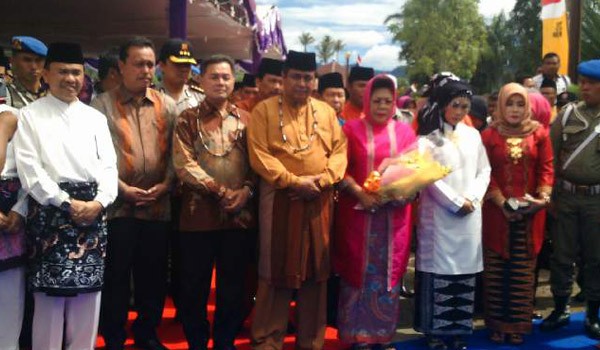 HBA bersama Bupati Kerinci, Wako Sungaipenuh dan tamu lainnya saat hadir di lokasi pesta danau di Sanggaran Agung