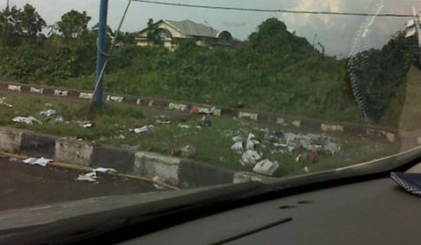 Samapah yang berserakan diseputar road race