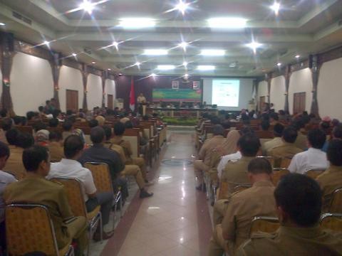 Evaluasi Program Antikorupsi di ruang pola utama kantor gubernur Provinsi Jambi 
