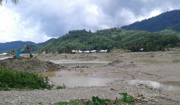 Alat berat terlihat masih beroperasi di lokasi PETI di Kecamatan Renah Pembarap, Merangin