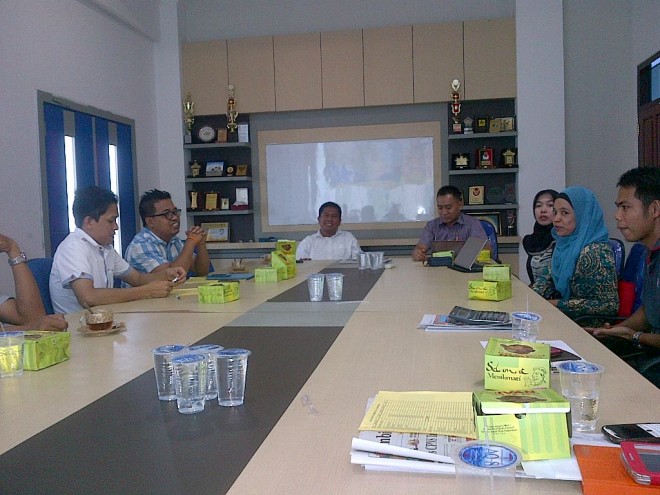 Diskusi antara pimpinan dan karyawan PT Sharp Jambi dengan staf dan karyawan Jambi Ekspres