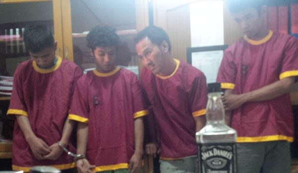 Empat peaku curas sarang walet