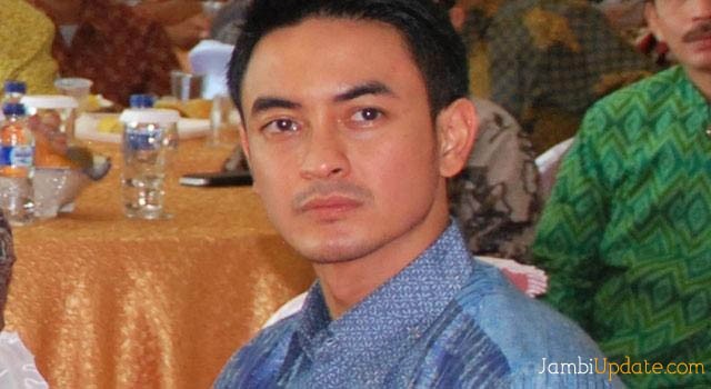 Bupati Tanjung Jabung Timur Zumi Zola zulkifli