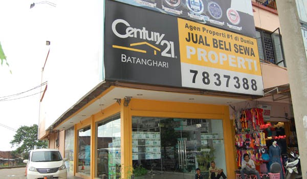 Century 21 agen property di Kota Jambi beroperasi di Komplek WTC Batanghari Jambi.