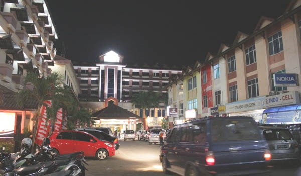 Abadi Hotel & Convention Center menyambut pergantian tahun mengadakan beragam acara. Salah satunya  Bollywood Night      