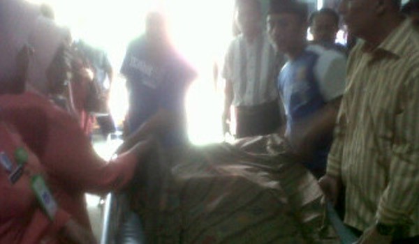 <b>FotoL:</b> jenazah Almarhum Soewarno di rumah duka