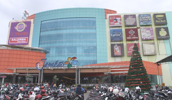 Menyambut Tahun Baru, Jamtos menggelar promo serba gratis