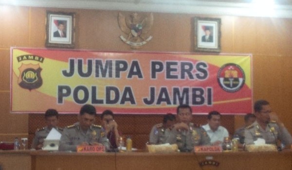 Polda Jambi saat mengelar jumpa pers di gedung siginjai Map[olda Jambi
