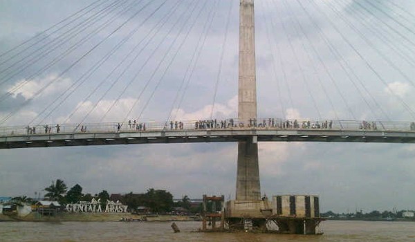 Lomba perahu yang digelar Pemprov Jambi menyambut HUT ke - 58