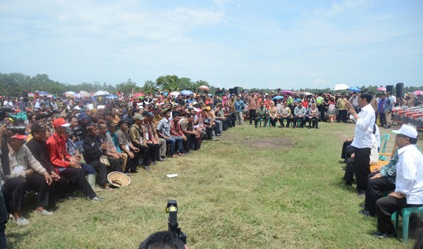 Presiden Joko Widodo saat dialog dengan petani <b>Foto:</b> Istimewa 