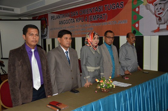 Komisioner KPU Provinsi Jambi dalam sebuah kesempatan. KPU memperkirakan anggaran untuk Pilgub akan mengalami penambahan sekitar Rp 6 Miliar.