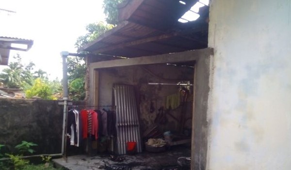 Gudang penyimpanan baju BJ yang terbakar