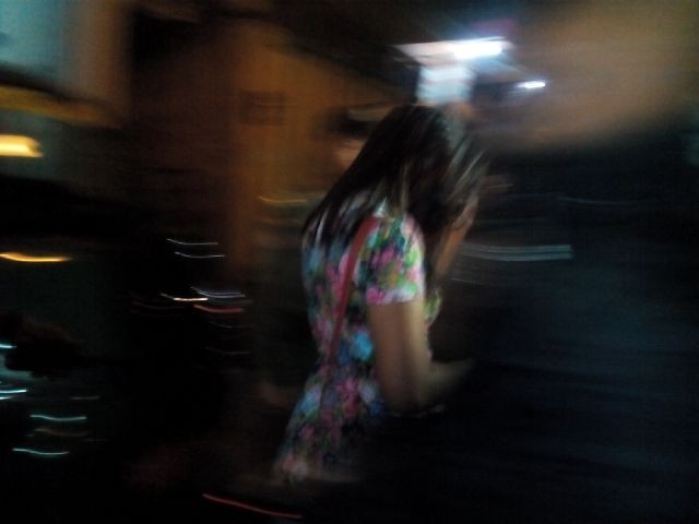 salah satu pasangan wanita terlihat tengah jalan menuju mobil patroli yang disediakan Sat Pol PP Kota Jambi