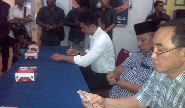 Zumi Zola saat daftar di Partai NasDem