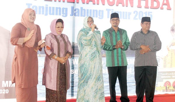 Dilla Hich (paling kanan) bersama HBA dan Abdullah Hich   