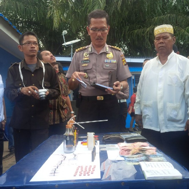 Kabid Humas Polda Jambi, AKBP Almansyah saat dilakukan ekspse penagkapan bandar Narkoba Merlung
