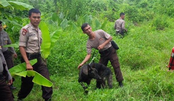 Suasana penyisiran gembong perampok berinisial A