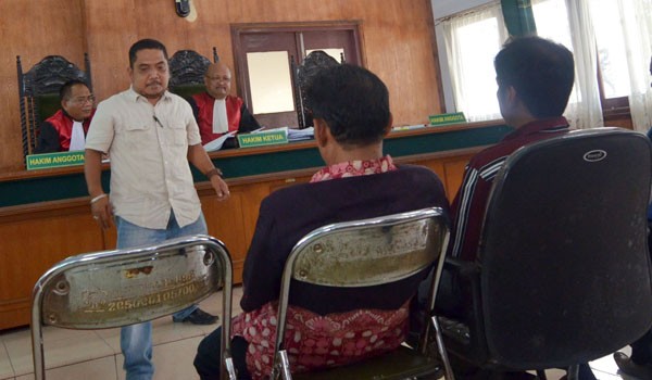 Iwan Ceper saat memberi kesaksian di PN Tipikor Jambi   