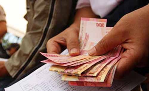 Hari Pertama Pencairan Gaji Ke 13 Ratusan Pensiunan Di Kota Jambi Serbu Bank Bri